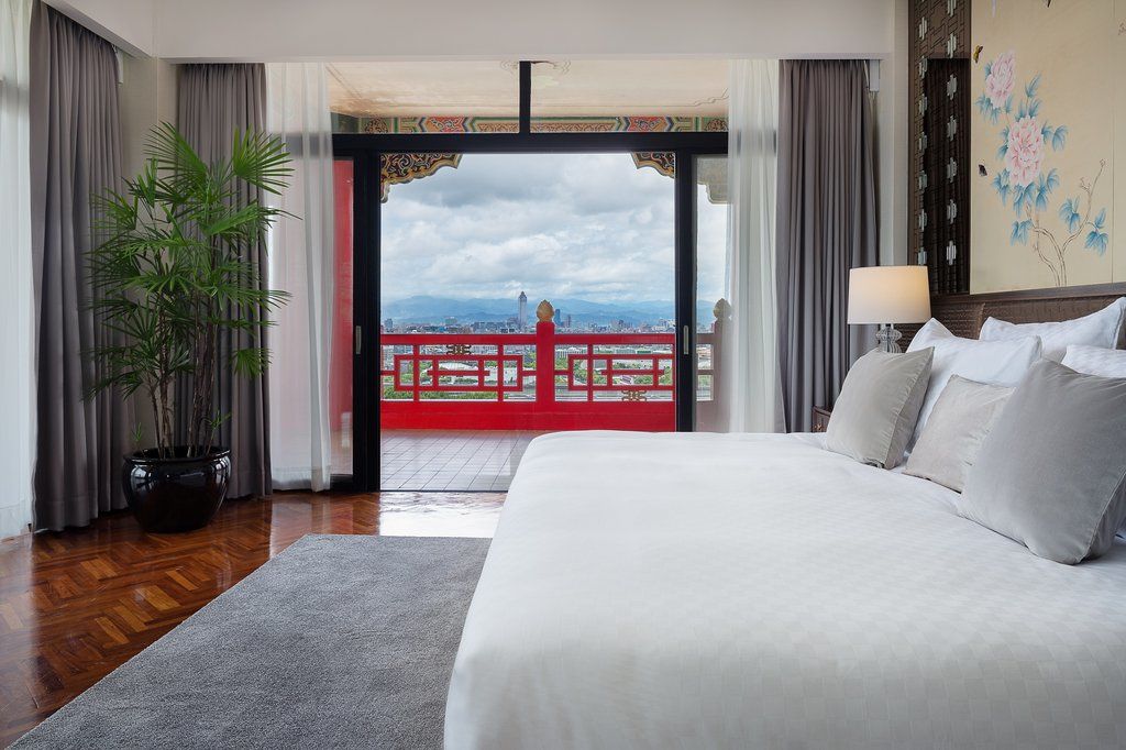 The Grand Hotel Taipei Eksteriør billede A bedroom at the hotel