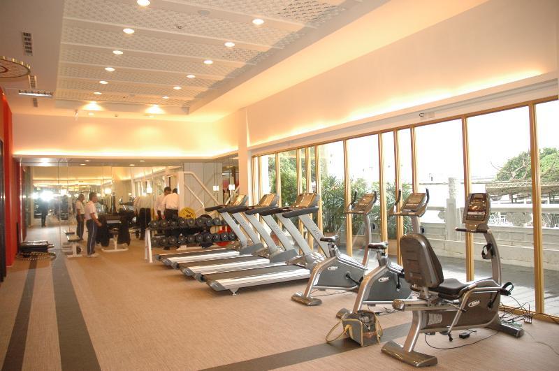 The Grand Hotel Taipei Eksteriør billede The gym at the hotel