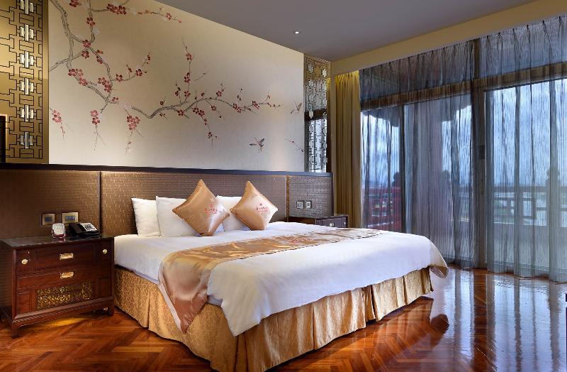 The Grand Hotel Taipei Eksteriør billede A bedroom at the hotel